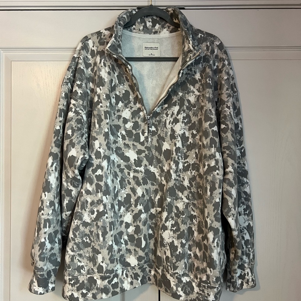 Abercrombie & Fitch Gray and White Pullover
